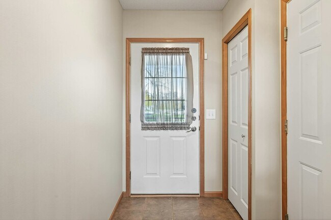 Foto del edificio - 7104 Merrimac Ln N