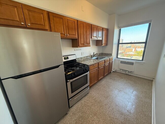 Building Photo - 6230 N Kenmore Ave