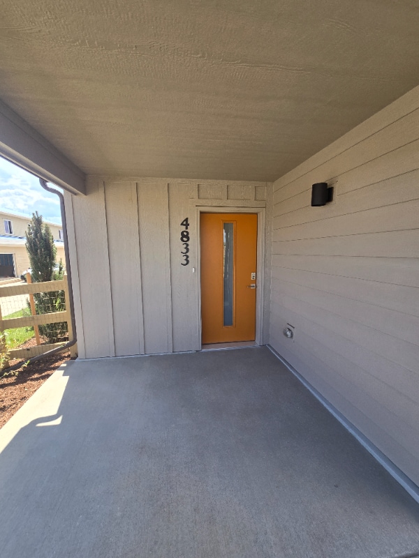 Building Photo - 4833 Autumn Leaf Dr