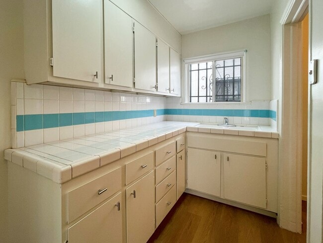 Building Photo - $1000 Off the First Month’s Rent - Modern ...