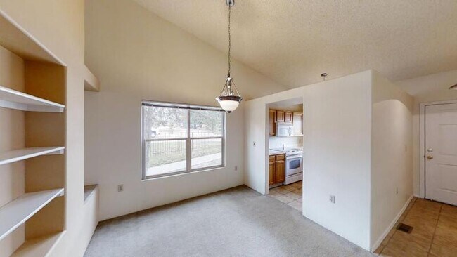 Foto del edificio - 665-F Autumn Crest Circle