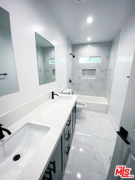 Bathrom - 107 E Indigo St