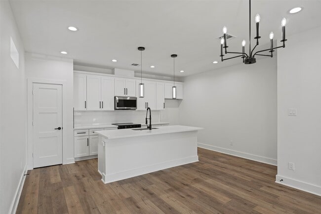 Building Photo - 8421 Venus St