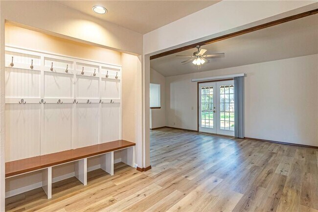 Foto del edificio - 904 Oakwood Dr