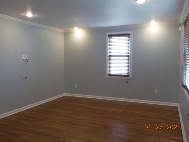 Building Photo - 6 Harvey Pl