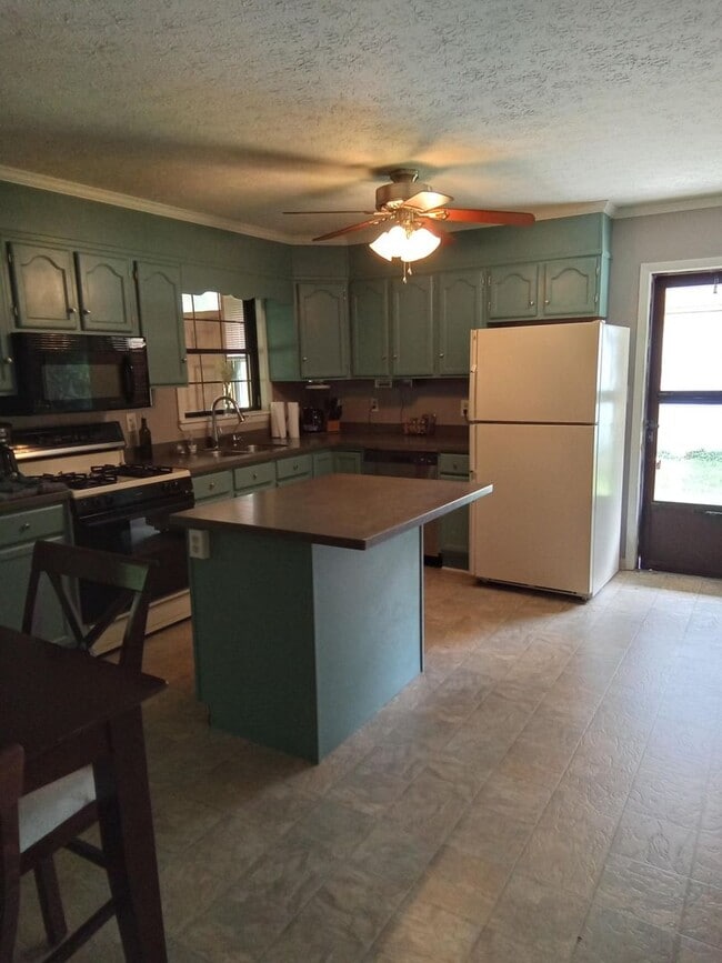 Foto del edificio - 4BR 3BA SFH with Full Finished Basement