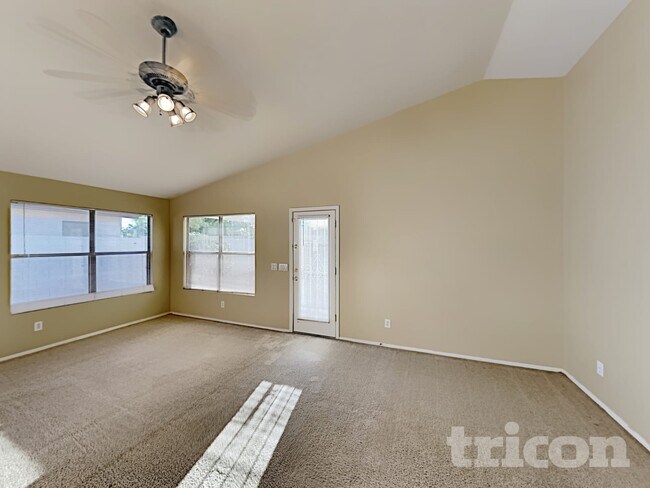 Foto del edificio - 3021 S Woodruff