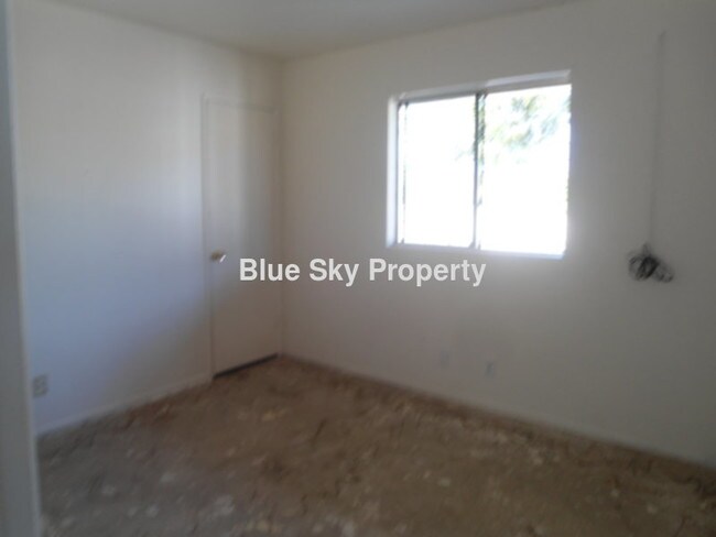 Building Photo - 1553 Meadowvale Rd