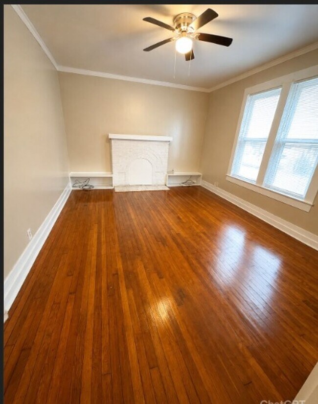 Foto del edificio - 4325 Woodlawn Ave