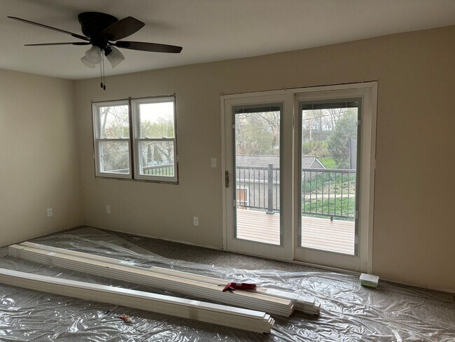 Building Photo - 4 Bedroom, 2 Bath Single Family Home in Cl...