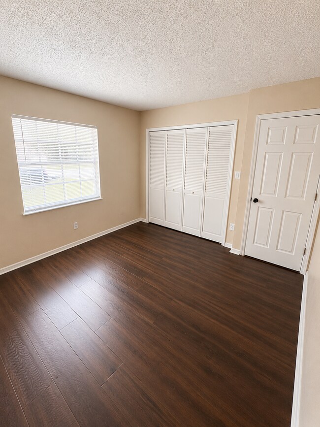 Foto del edificio - 1604 E Whispering Hills Rd