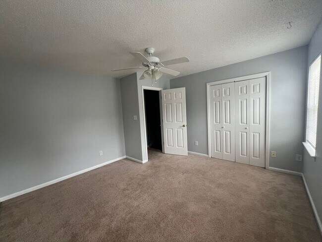 Foto del edificio - Beautiful 2 bedroom 1.5 bath townhouse. Lo...