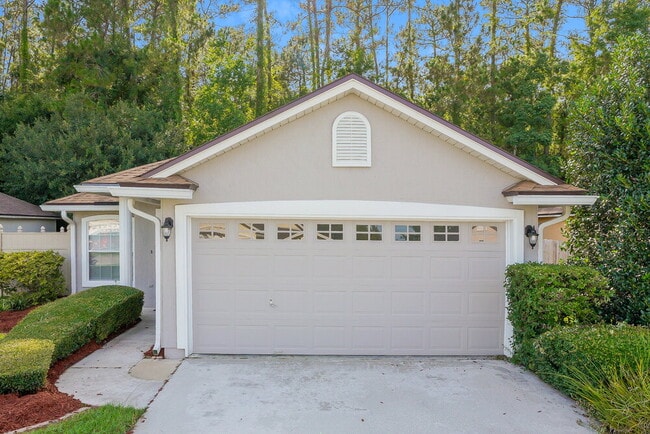 Building Photo - 2835 Southampton Dr