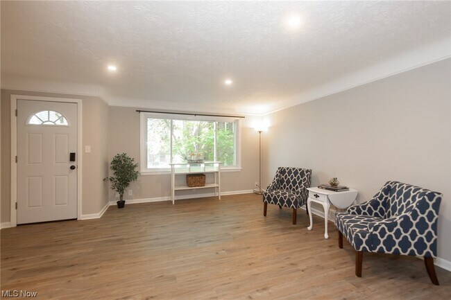 Building Photo - 2055 Fairview