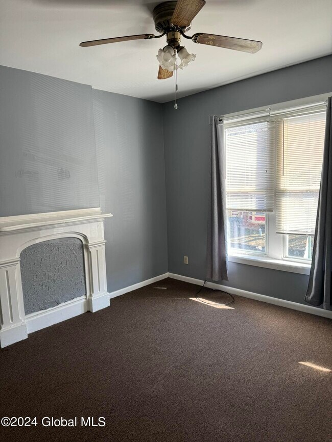 Building Photo - 567 1st St
