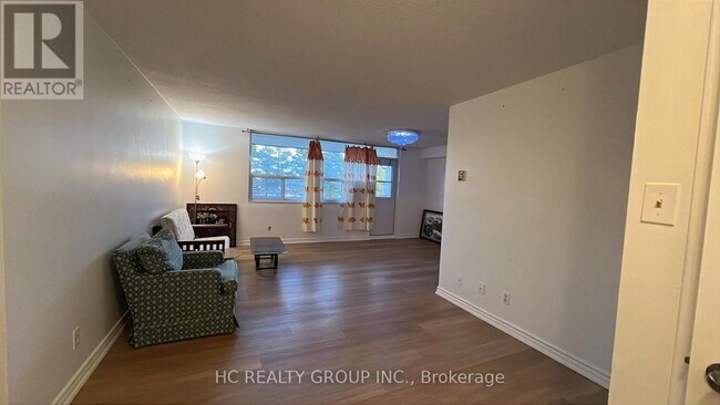 Photo du bâtiment - 2550 Pharmacy Ave