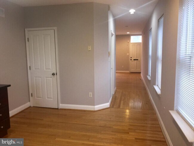Foto del edificio - 2700 E Fairmount Ave