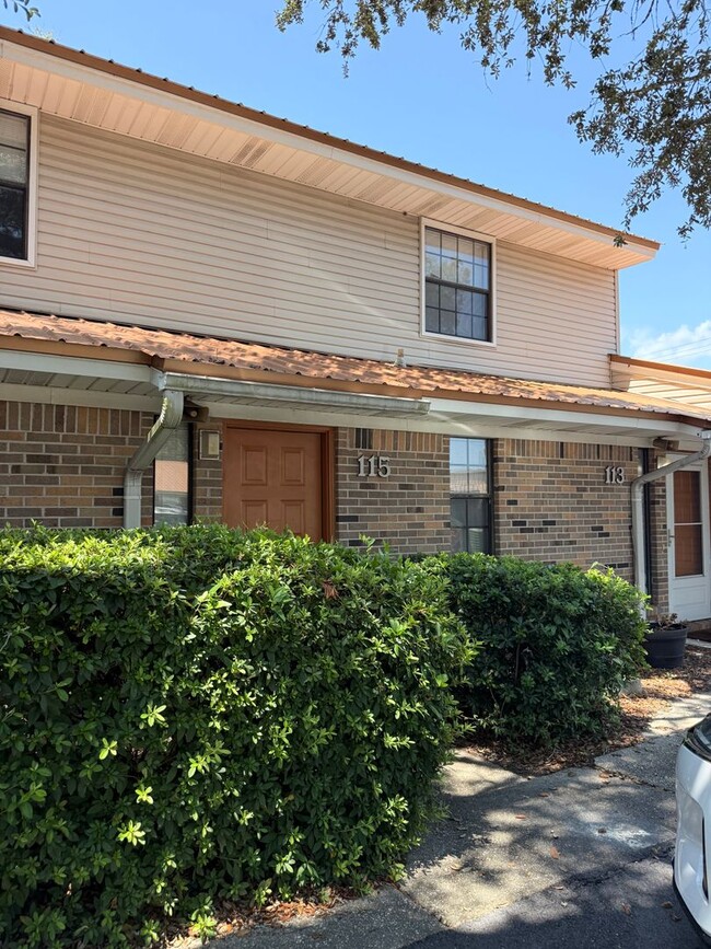 Building Photo - 115 Classic Ct