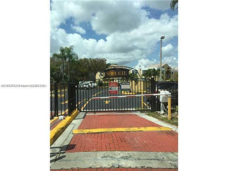 Primary Photo - 9701 Fontainebleau Blvd