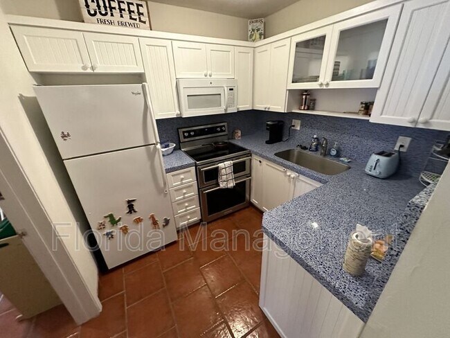 Building Photo - 1458 Van Buren St