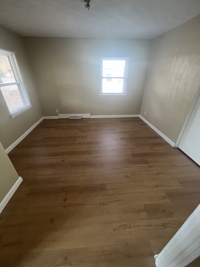 Building Photo - 431 27th St