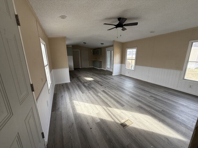 Foto del edificio - 738 Old Clemson Hwy