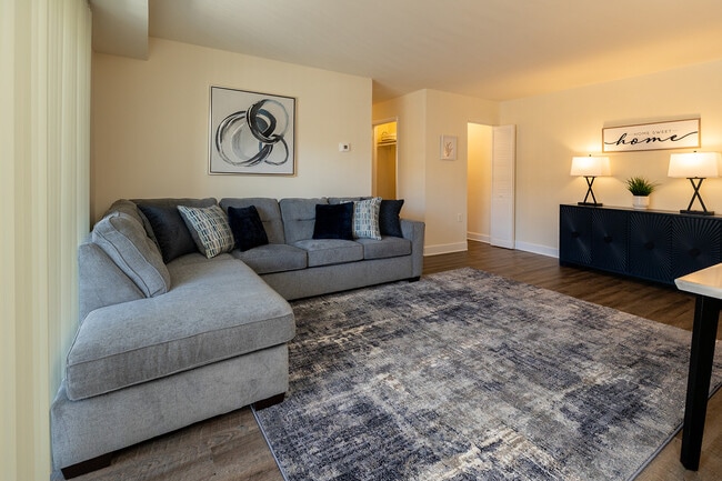 Foto del edificio - Painters Mill Apartments
