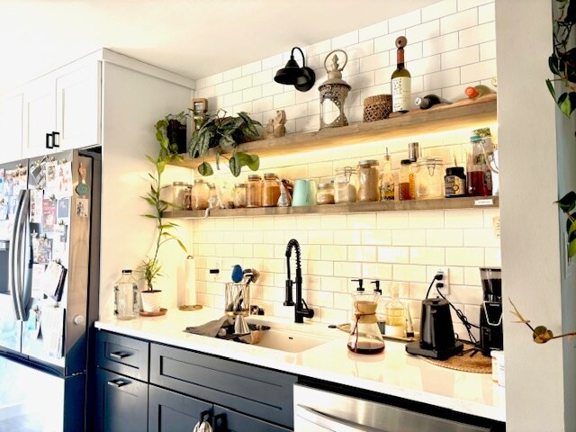 Foto del edificio - 6174 Otis St