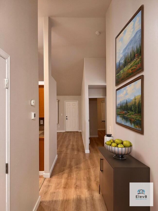 Foto del edificio - Modern Duplex Living in South Hill – Welco...