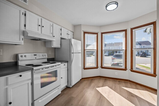 Foto del edificio - Charming 2 Bed, 2.5 Bath Townhouse for Rent in Virginia Beach!