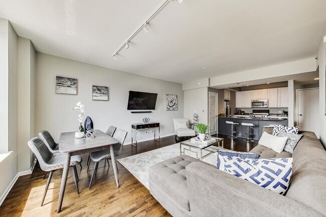 Sala de estar - 400 W Ontario St