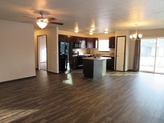 Building Photo - 325 Jerry Plz