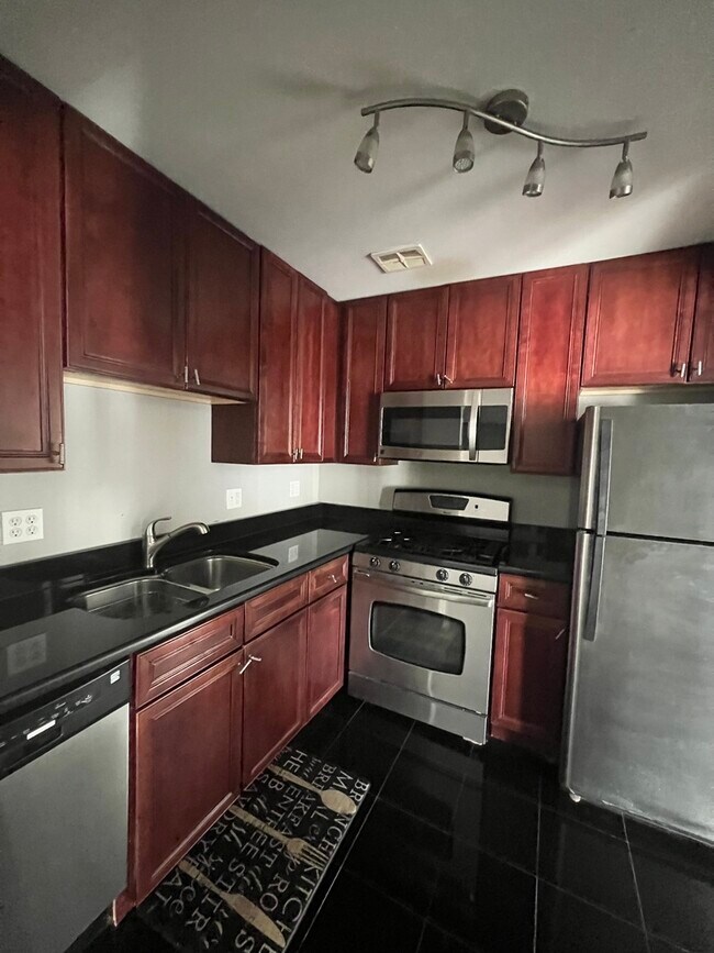 Foto del edificio - 9S040 Lake Dr