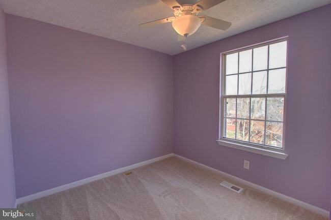 Building Photo - 9409 Chippenham Dr