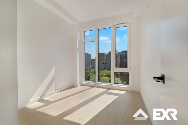 Building Photo - 14815 89th Ave