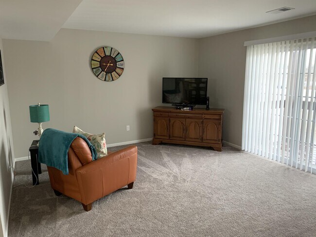 Building Photo - 2405 Ashland Cir