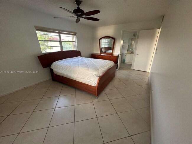 Foto del edificio - 850 SW 133rd Terrace