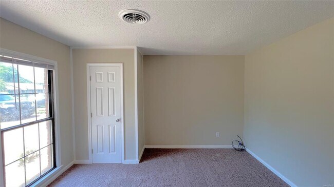 Building Photo - 418 Stroll Dr