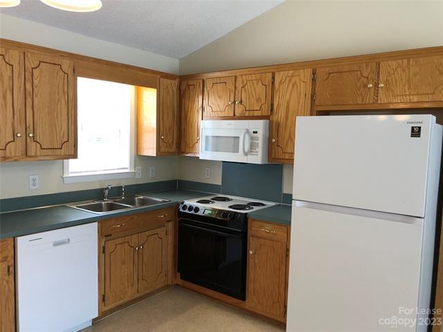 Building Photo - 523 Cedar Spring Dr