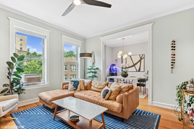 Foto del edificio - 2837 N Cambridge Ave