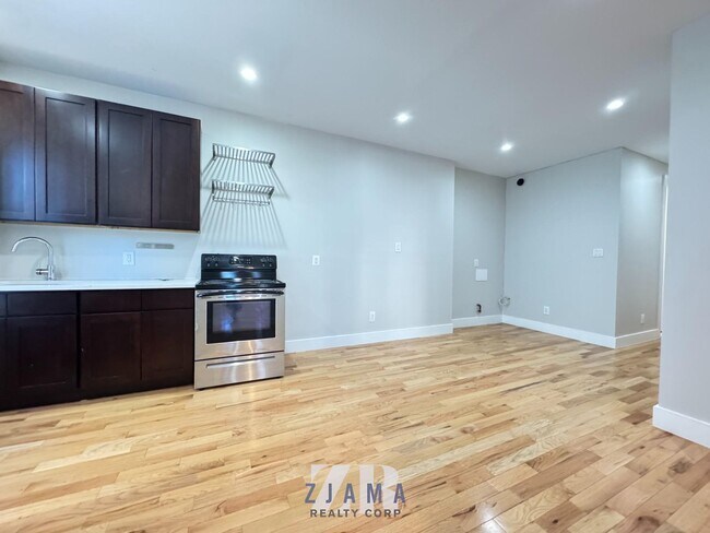 Foto del edificio - 876 Lincoln Pl