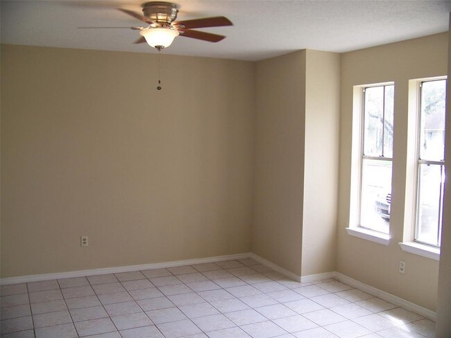 Building Photo - 4742 Tain Dr