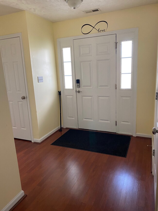 Entry foyer - 1487 Oldstead Dr