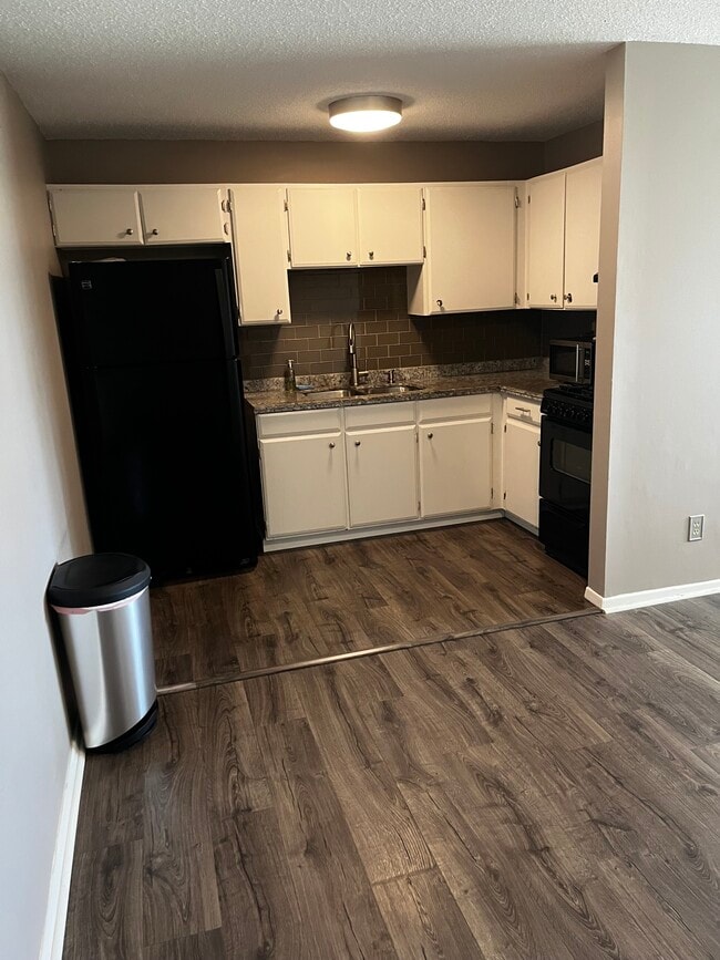Building Photo - 8121 Valle Dr