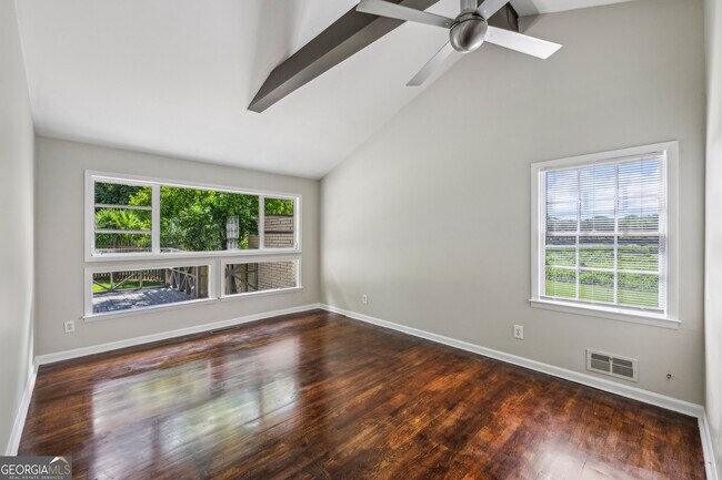 Building Photo - 2762 Dresden Dr NE