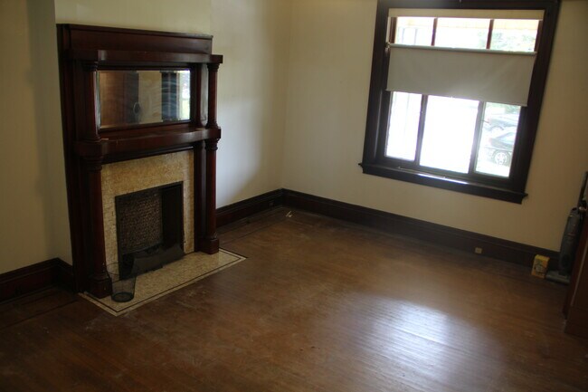 Photo - 5825 Bartlett St Apartments