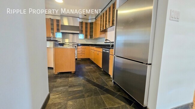 Building Photo - Modern 4 Beds, 3.5 Baths Single- Family | ...
