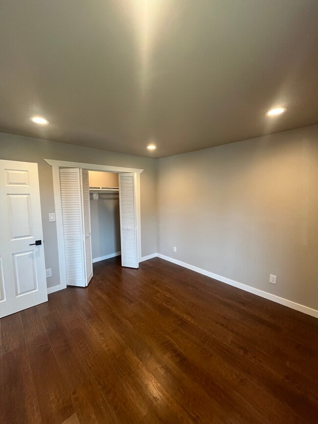 Building Photo - 621 Frandale Ave