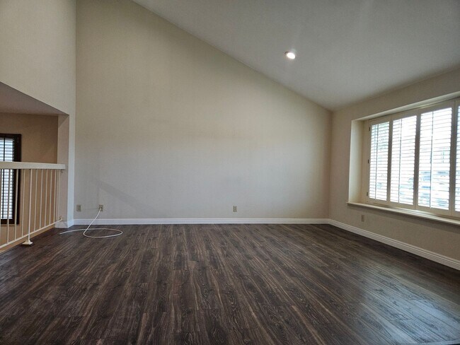 Foto del edificio - ** OPEN HOUSE  ** Thursday, 11:30AM -2PM, Saturday, 10:00AM - 12NOON