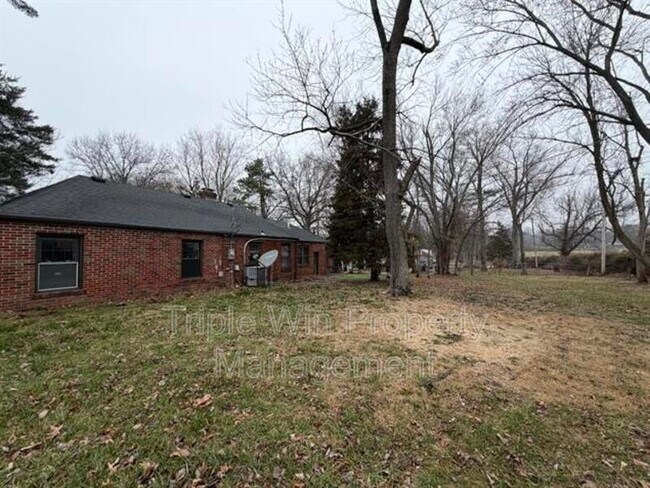 Foto del edificio - 520 Hentschel Pl